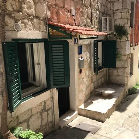 Luna Πανσιόν